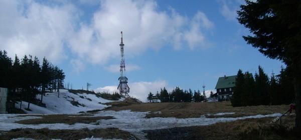 Schronisko i antena przekaźnika