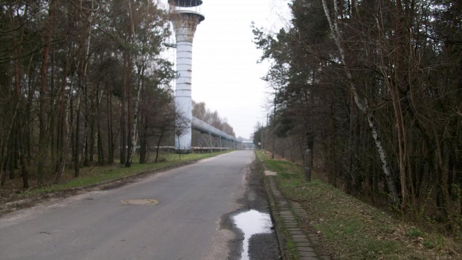 Droga do Prefabetu wzdłuż rurociągu