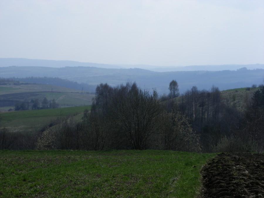 Widok na południe w Futomie- te górki są jeszcze do zdobycia:)