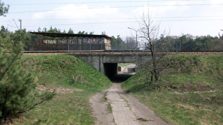 Przejście pod stacją