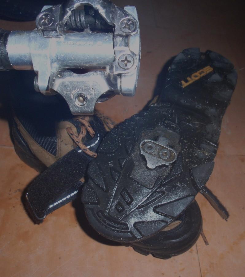 Ubłocone buty