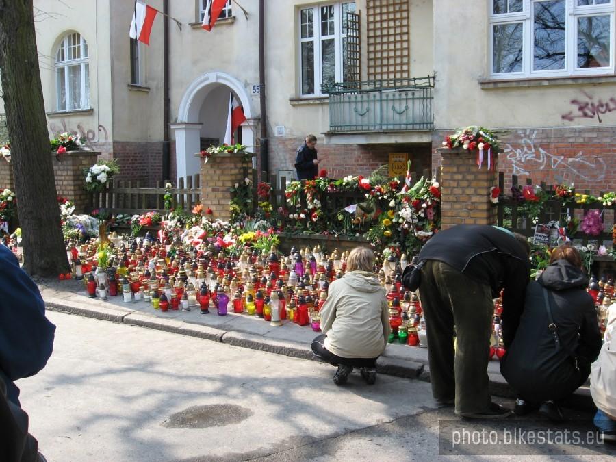 Przed domem Lecha Kaczyńskiego w Sopocie
