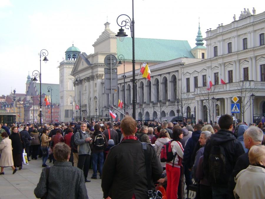 Plac Zamkowy w Warszawie-kolejka na ranem