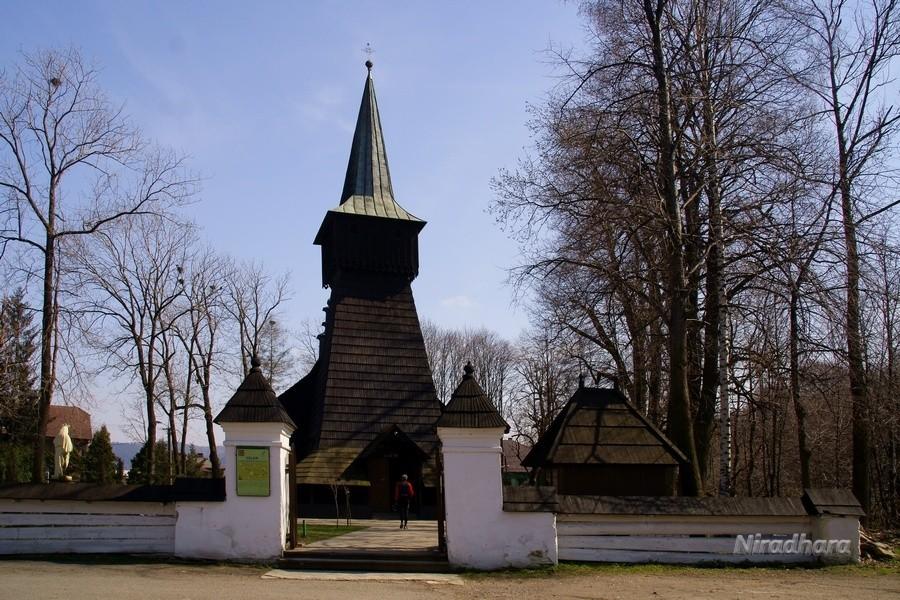 drewniany kościółek w Gilowicachk
