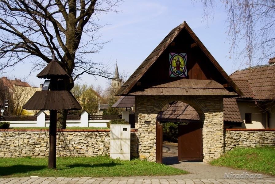 brama na dziedziniec