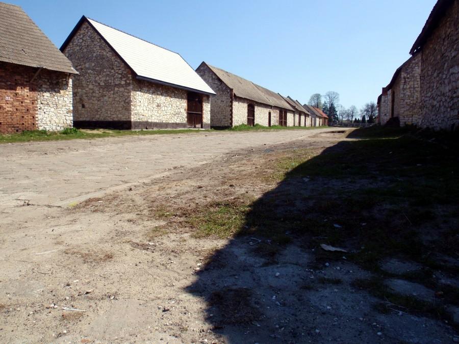 Stare stodoły w Żarkach