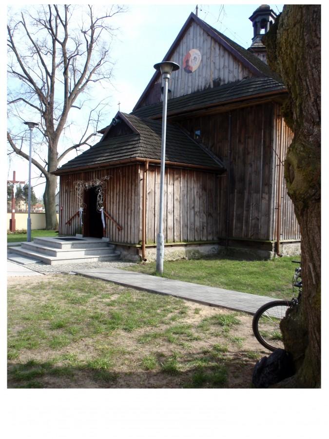 Zrębice - drewniany kościółek pw. Św. Idziego