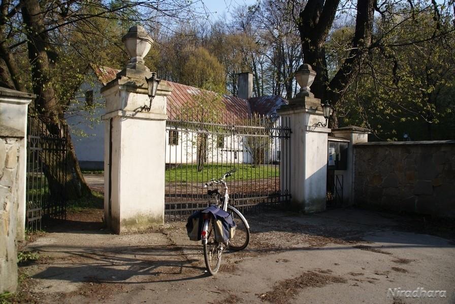 dotarliśmy do dworku