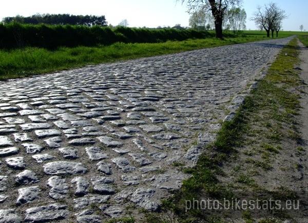 droga brukowa w Cieślach Małych
