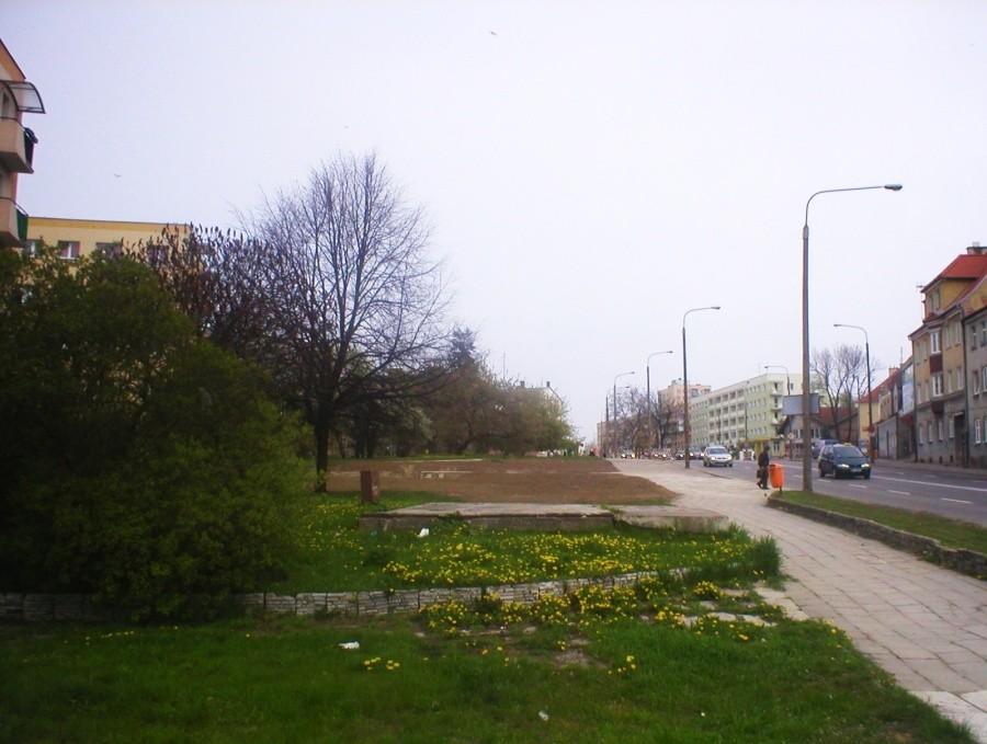 TU BYŁ CZERWONY BUDYNEK