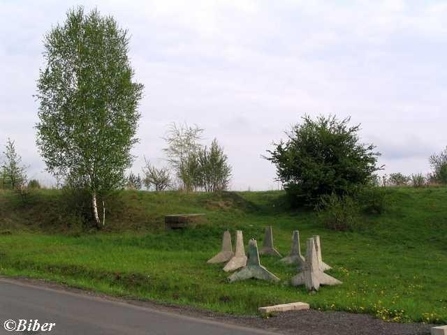 "Zęby smoka" przy schronie nr 52 w Dobieszowicach