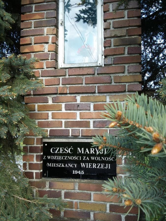 Wiejska kapliczka dziękczynna