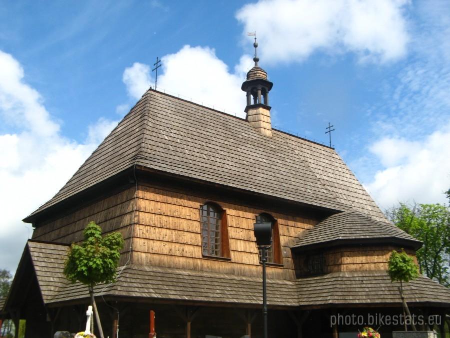 odbudowany kościół w Czarnowąsach