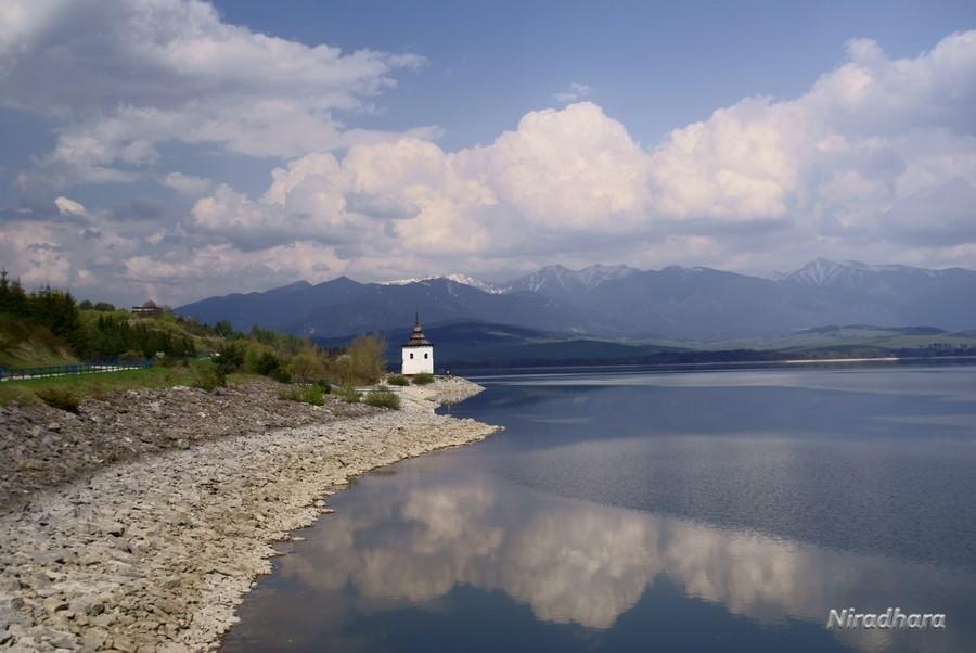 jezioro i Tatry Zachodnie