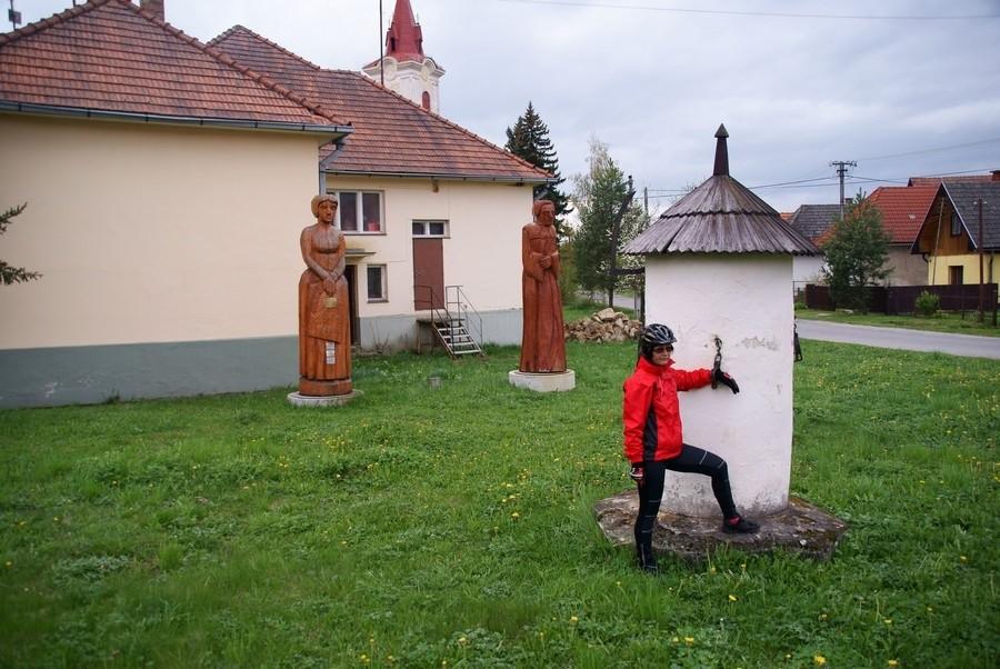 pod pręgierzem