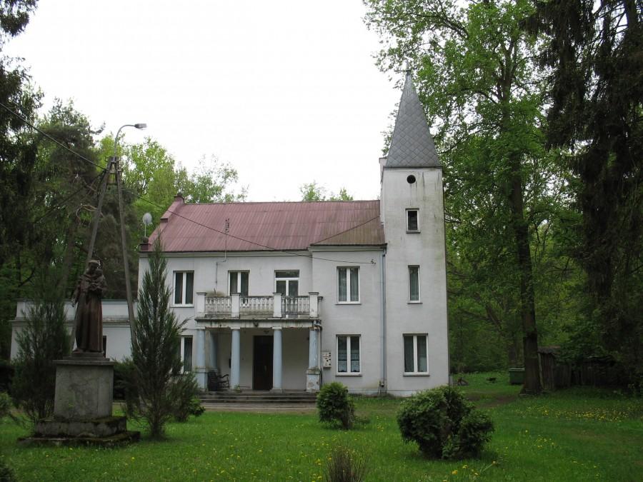 Baniocha - budynek plebanii
