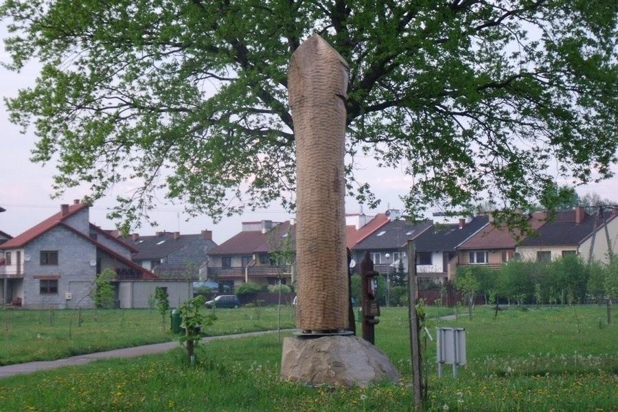 Pomnik św. Pszczelarza od tyłu coś mi przypomina, ale nie wiem co:)
