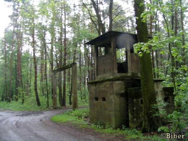 Brama i wieżyczka strażnicza obozu w Sławięcicach