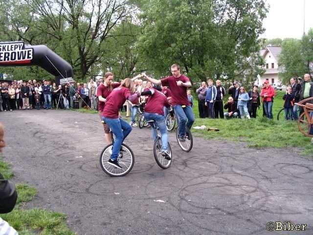 Pokaz grupy monocyklistów z Żywocic