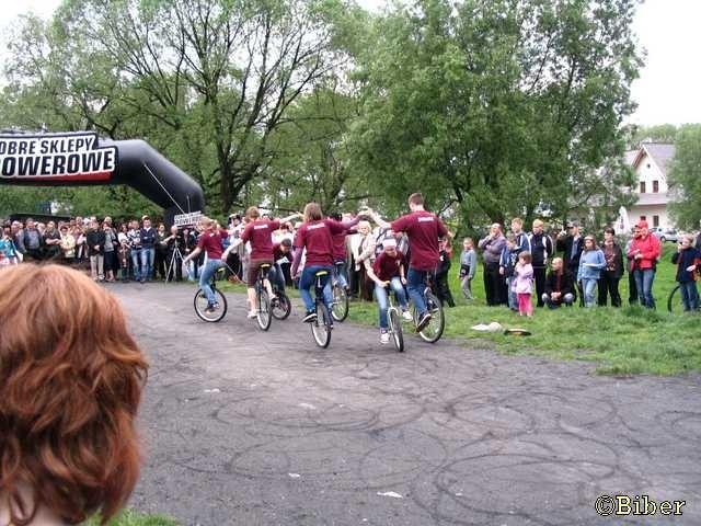Pokaz grupy monocyklistów z Żywocic