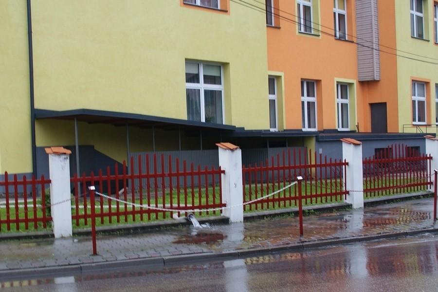 Pompy ratują szkołe w Kobiernicach