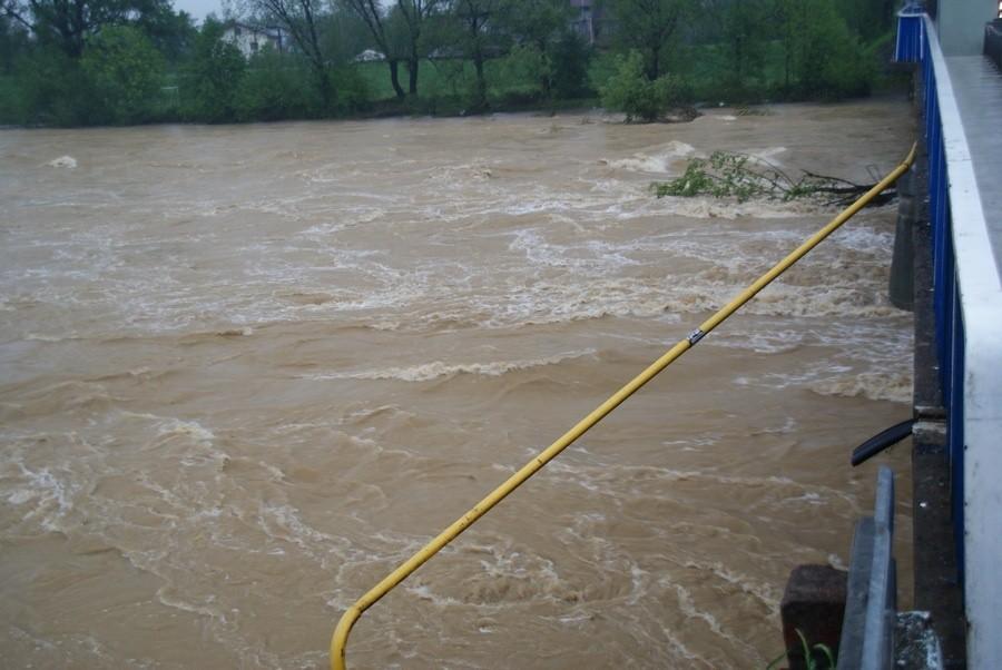 Widok z uszkodzonego mostu