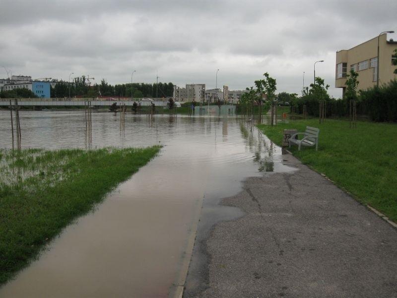 Między mostem lwowskim, a naruszewicza.
