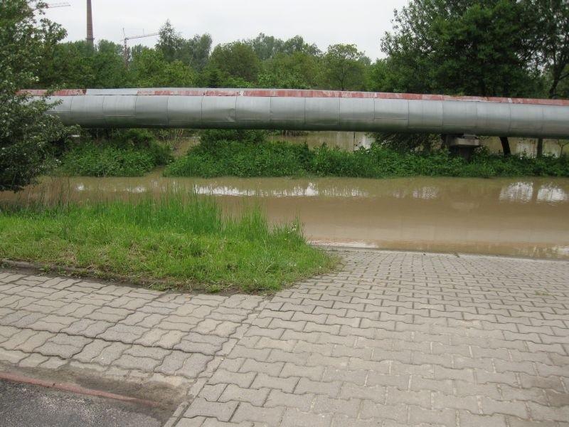 Ulica Ciepłownicza- woda tuż, tuż.