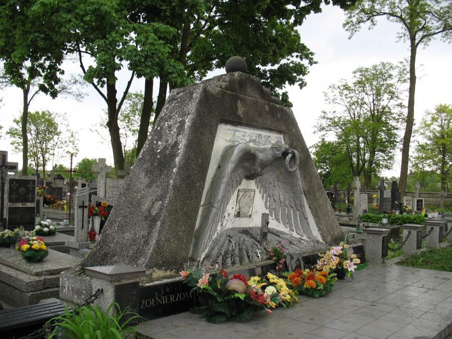 Cmentarz w Zerzeniu - pomnik żołnierzy poległych w 1939 r.