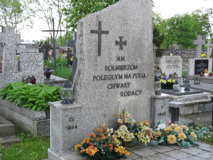 Cmentarz w Zerzeniu - mogiła żołnierzy 1944/45