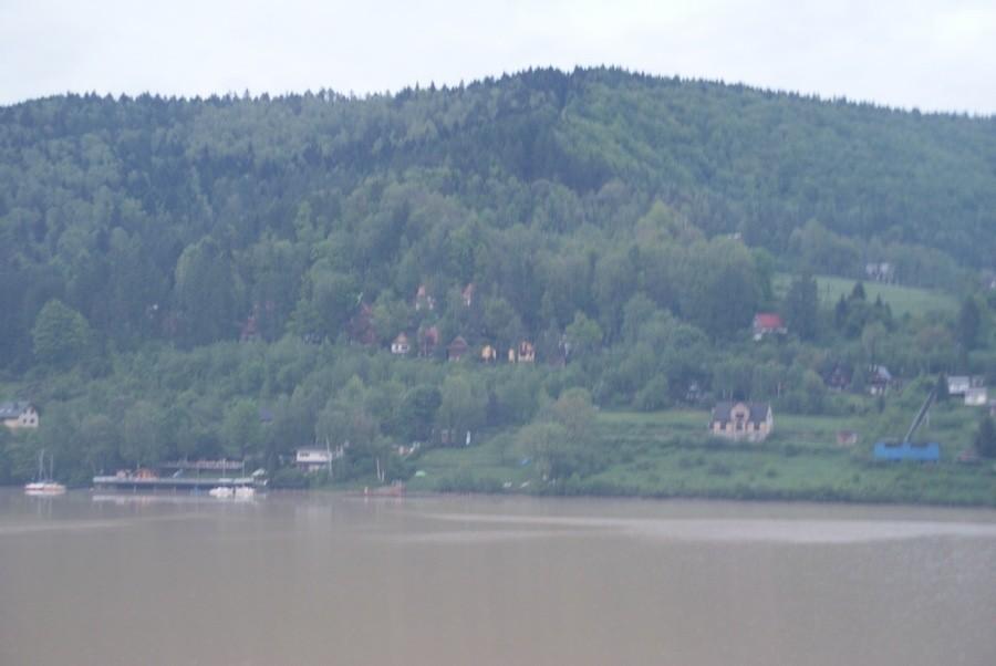 Tam osuwa się Żar