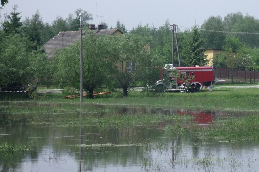 Strażacy cały czas pracują