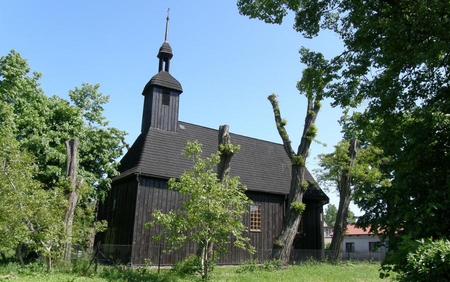 Drewniany kościółek w Dolsku