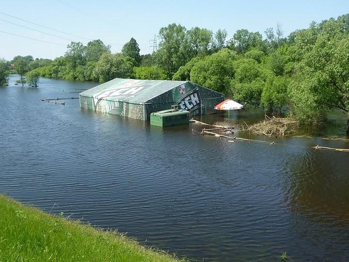 Browar płynie szerokim strumieniem