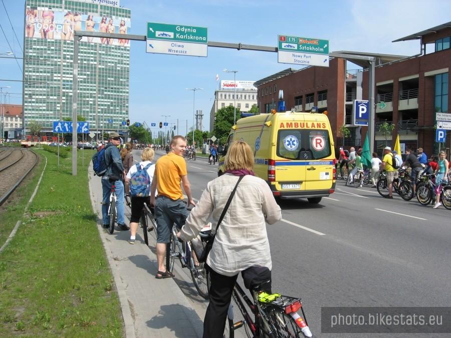 Trzeba było umożliwić przejazd karetce na sygnale