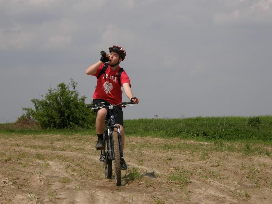 Piotr ... co On wyprawia z butelką ? :D