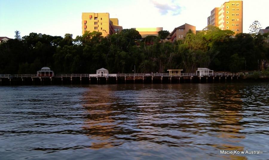 Ścieżka rowerowa nad rzeką w Brisbane