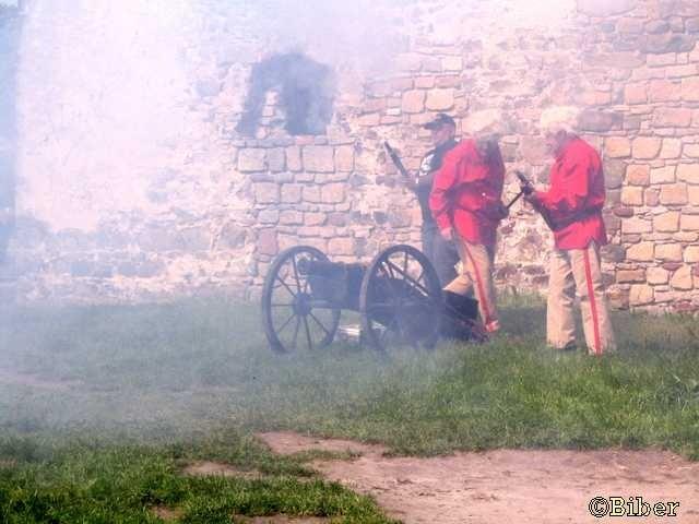 Artyleria skutecznie odpiera natarcie