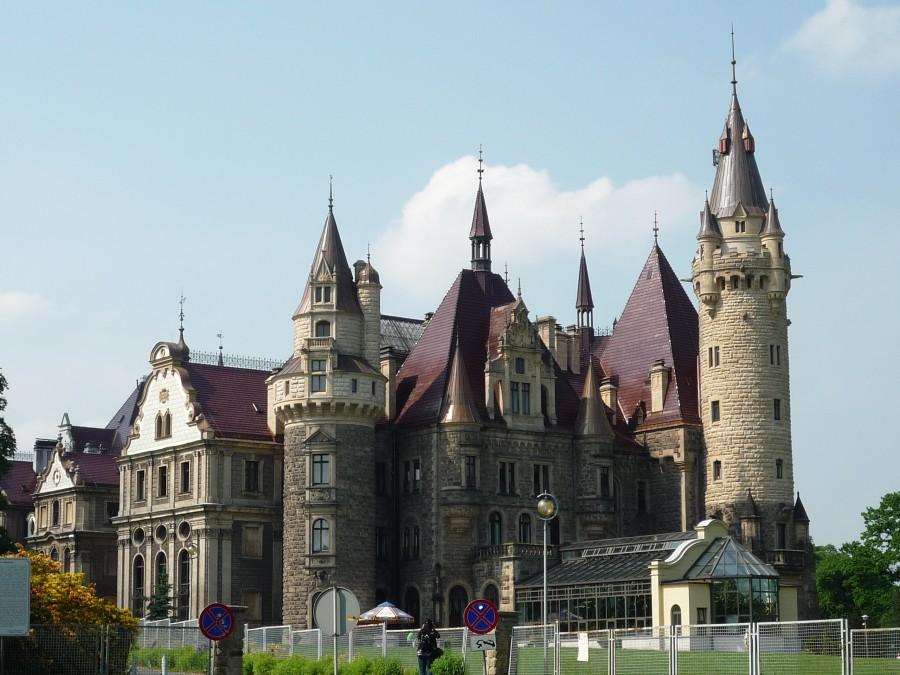 piękny i baśniowy zamek w mosznej