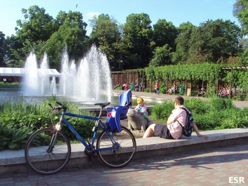 Rowerowa fontanna - Mikołaj z Otylką