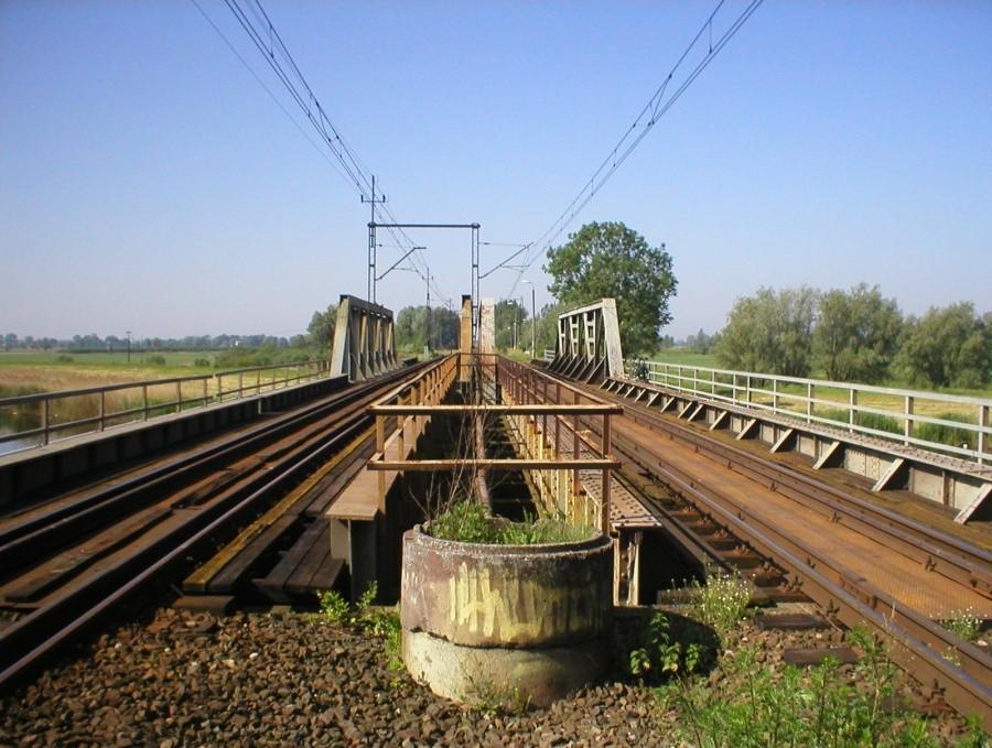 MOST KOLEJOWY NAD RZEKĄ ELBLĄG