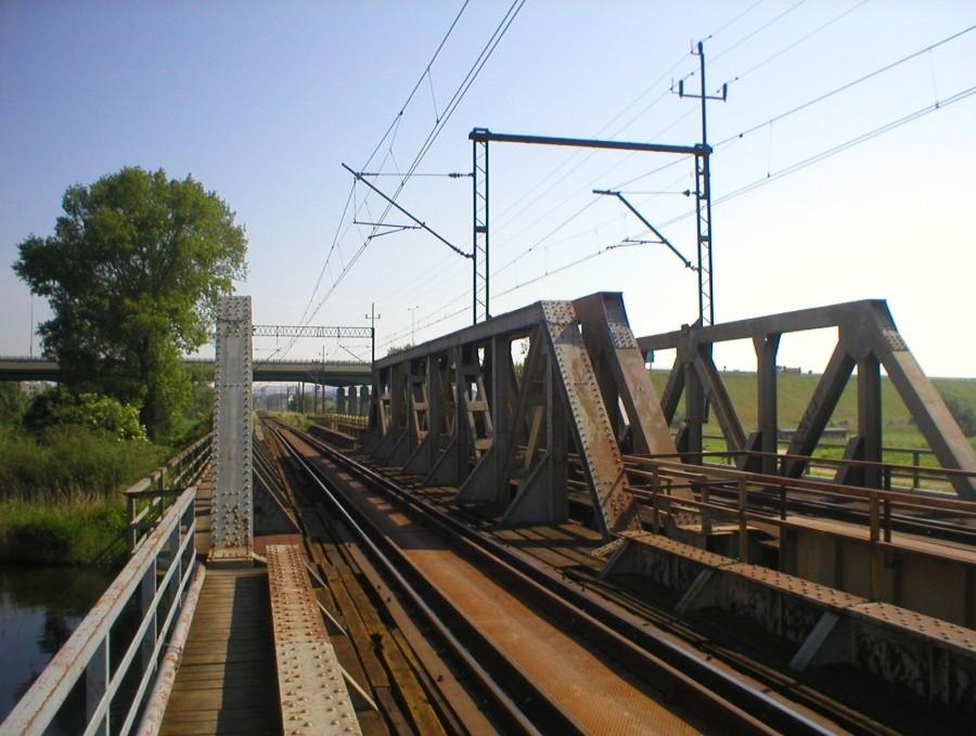 MOST KOLEJOWY NAD RZEKĄ ELBLĄG