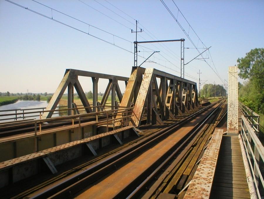 MOST KOLEJOWY NAD RZEKĄ ELBLĄG