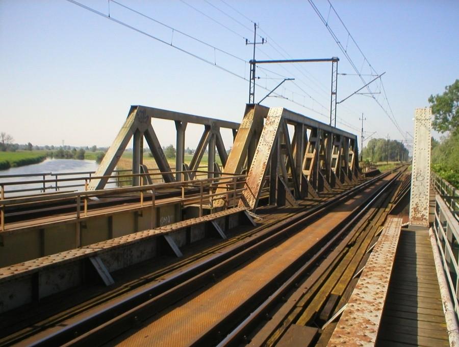 MOST KOLEJOWY NAD RZEKĄ ELBLĄG
