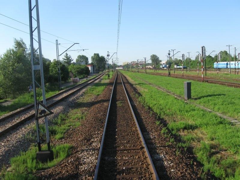 Widok z pociągu- droga ucieka.