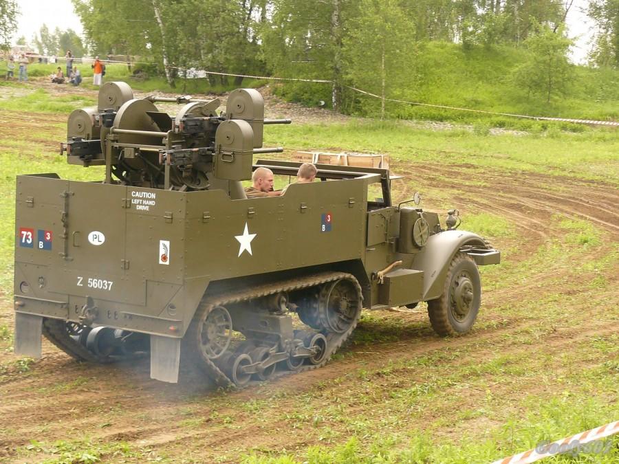Półgąsienicowy transporter