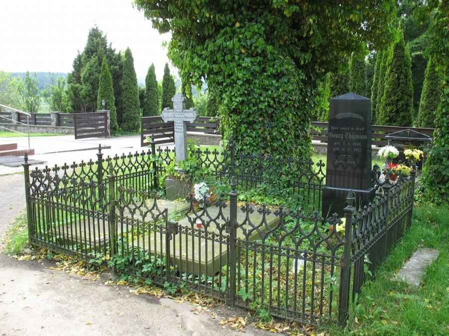 Tyłowo - cmentarz przykościelny