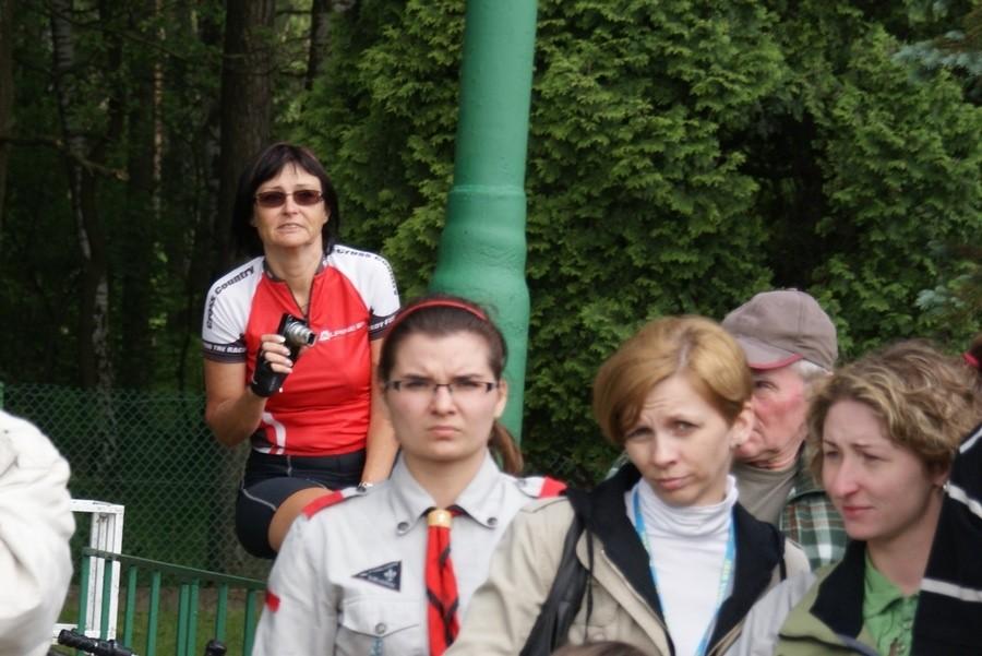 ja się poświęcam i siedzę na płocie a Kajman zakosił mi lustrzankę :(