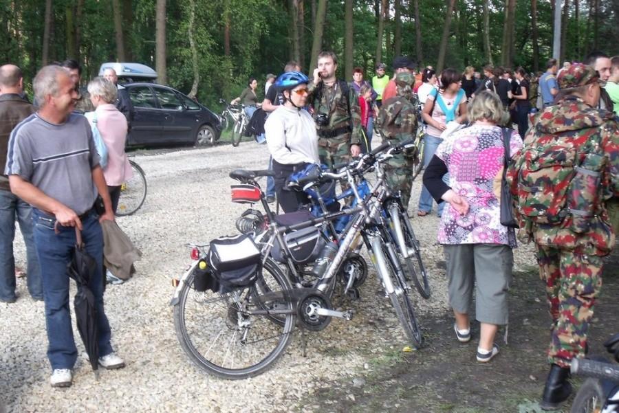Chyba trochę Ewcię wykorzystaliśmy, znów pilnuje rowerów