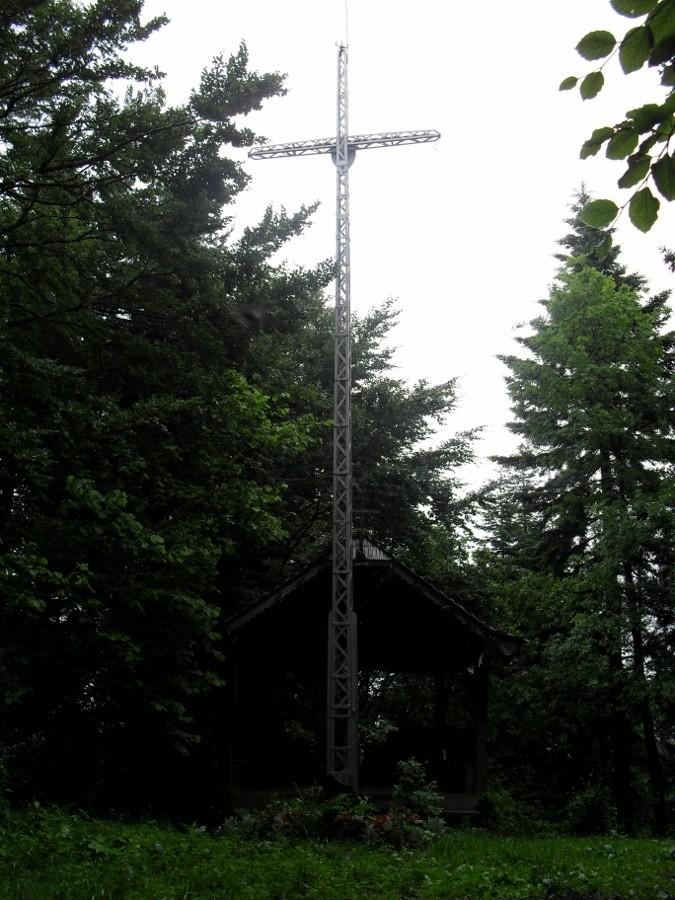 Krzyż na szczycie Rosochatki